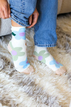 Load image into Gallery viewer, Cream Floral Ankle Socks