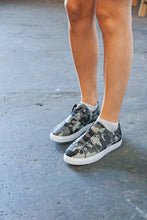 Load image into Gallery viewer, Camo Laceless Slip-On Sneakers