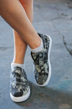 Load image into Gallery viewer, Camo Laceless Slip-On Sneakers