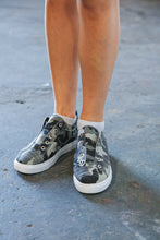 Load image into Gallery viewer, Camo Laceless Slip-On Sneakers
