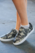 Load image into Gallery viewer, Camo Laceless Slip-On Sneakers